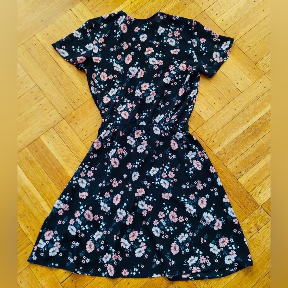 💐 H&M (Divided) Black & Floral Wrap Dress 💐